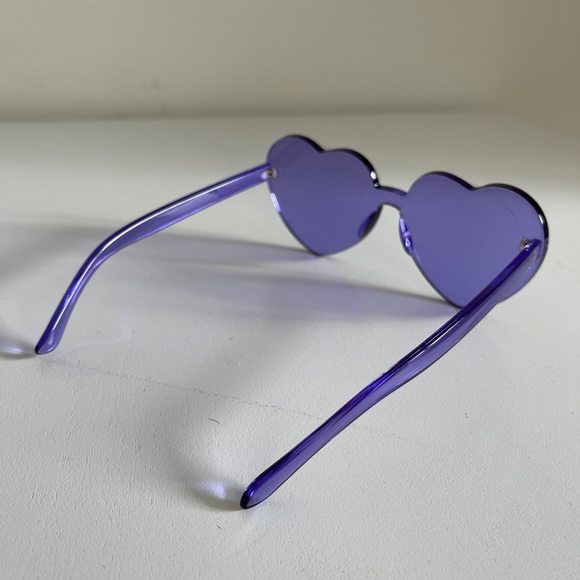 FREE WITH PURCHASE Heart Shaped Sunglasses - Picture 2 of 2
